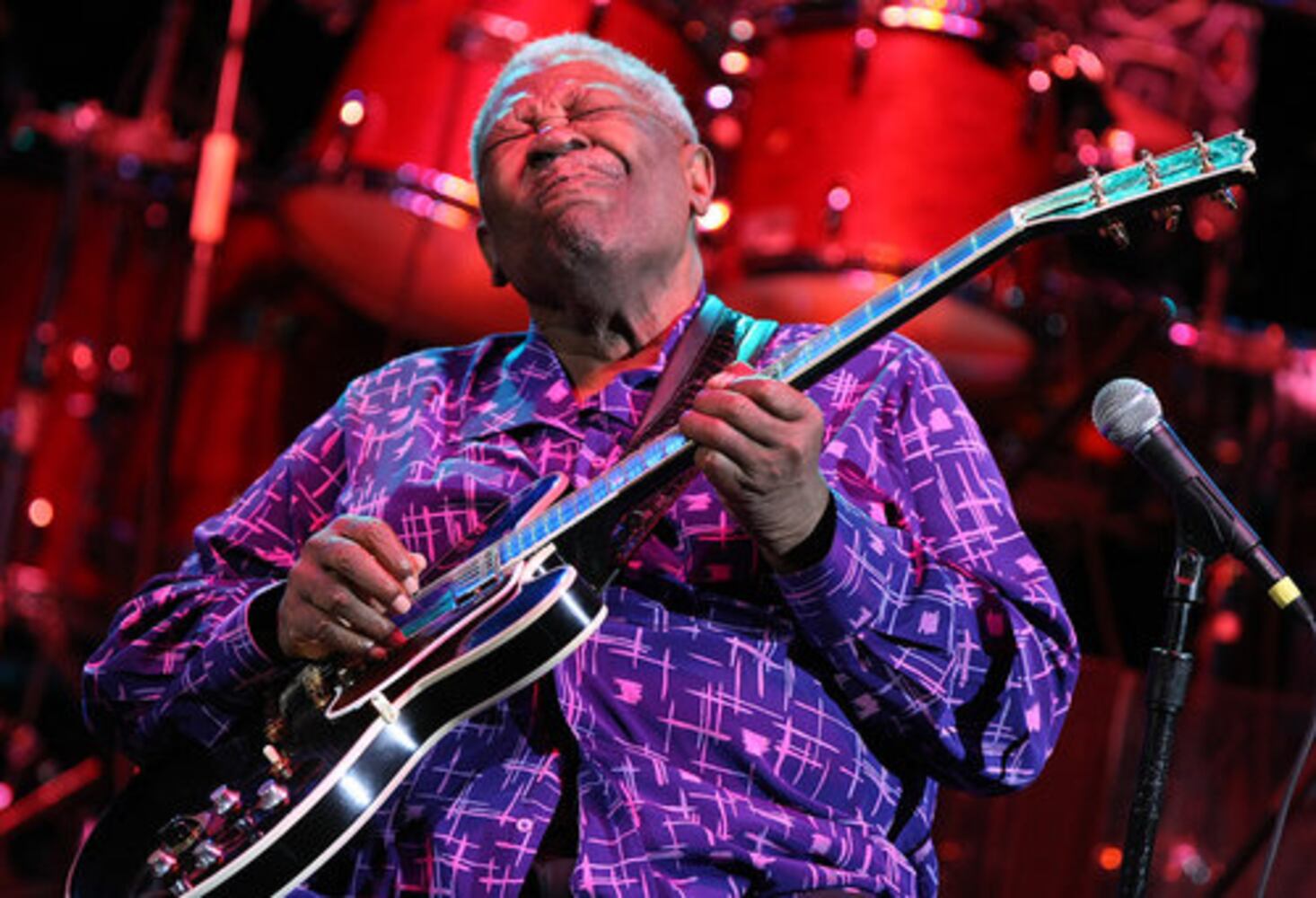 B.B. King performs in Mableton