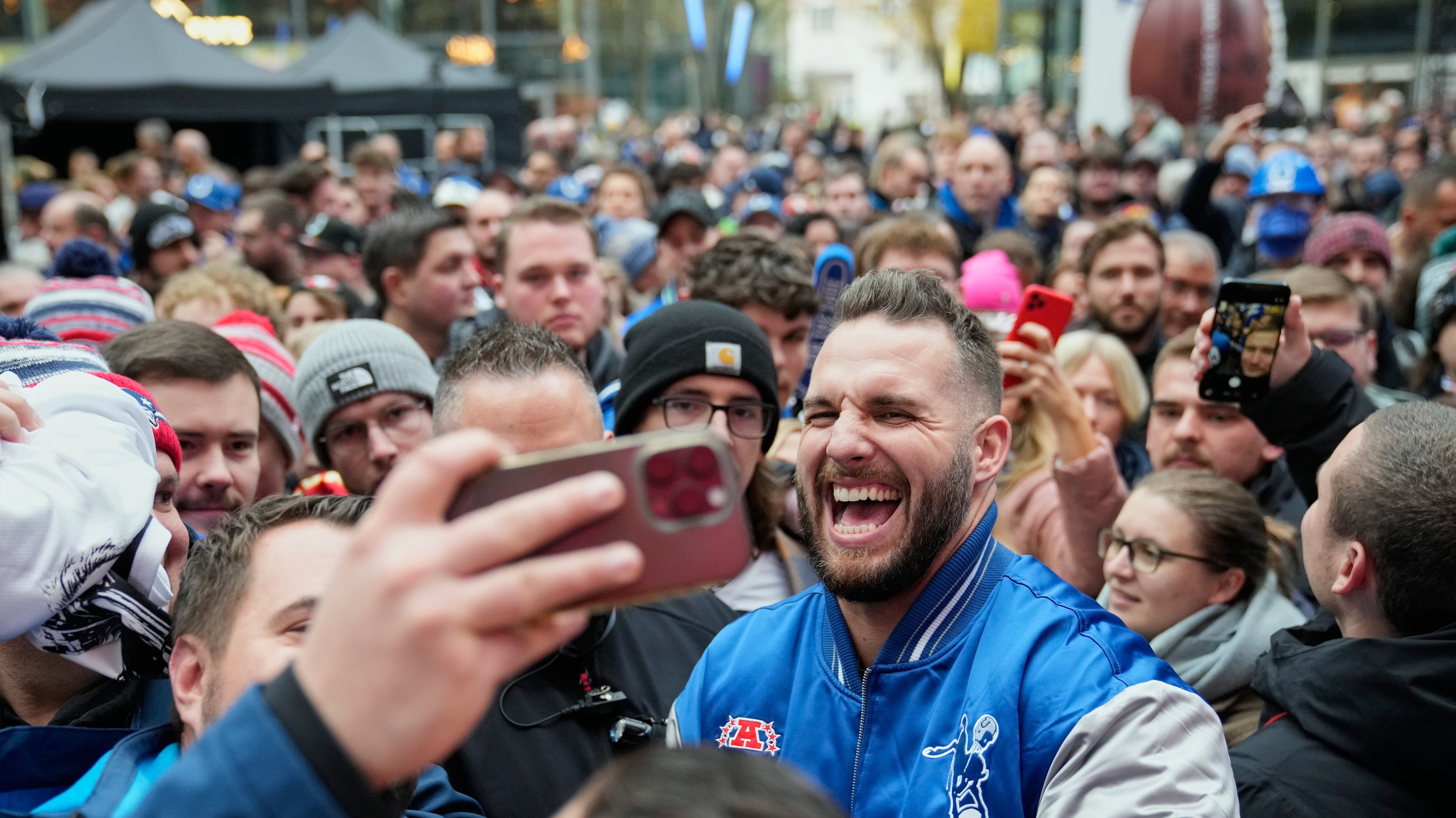 Former Indianapolis Colts player Björn Werner meets fans at Das Center in Potsdamer Platz in Berlin Germany, Saturday, Nov. 8, 2025, ahead of Sunday's NFL football game against the Atlanta Falcons. (AP Photo/Ebrahim Noroozi)