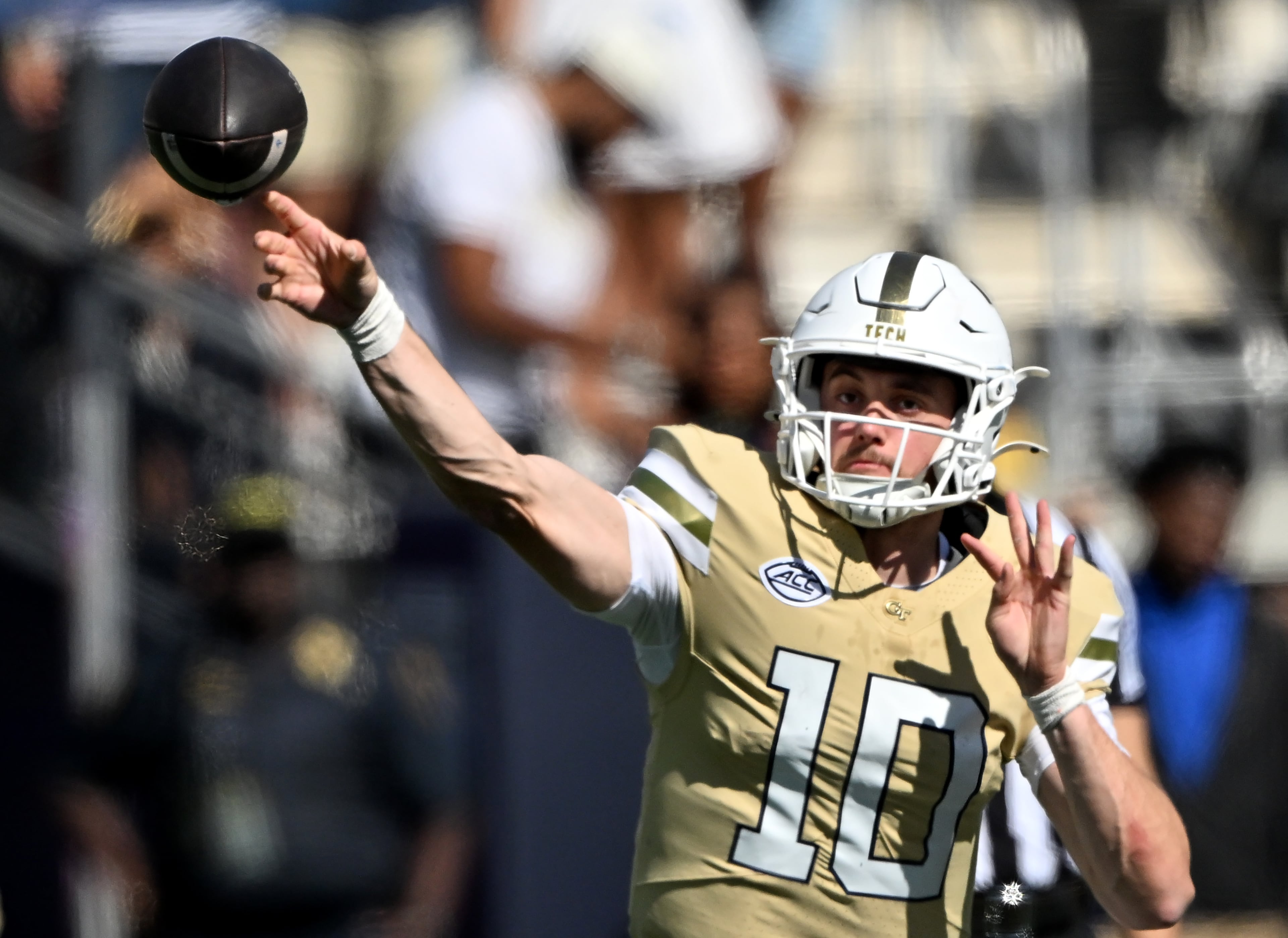 Georgia Tech quarterback Haynes King (10) gets off a pass during the first half of an NCAA college football game at Bobby Dodd Stadium, Saturday, October 25, 2025 in Atlanta. (Hyosub Shin / AJC)