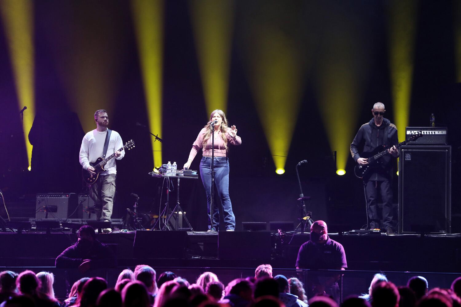 Yebba opens up John Mayer's sold-out SOB Rock Tour stop at State Farm Arena on Friday, April 8, 2022. (Photo: Robb Cohen for The Atlanta Journal-Constitution)
