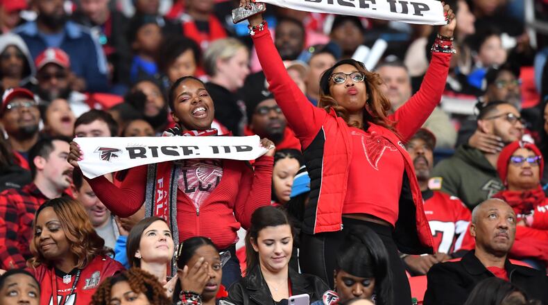 Falcons fans cheer for their team during a 2019 game at Mercedes-Benz Stadium. (Hyosub Shin / Hyosub.Shin@ajc.com)