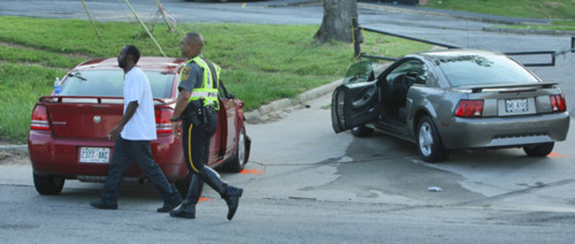 Man found dead in road on Moreland Ave.