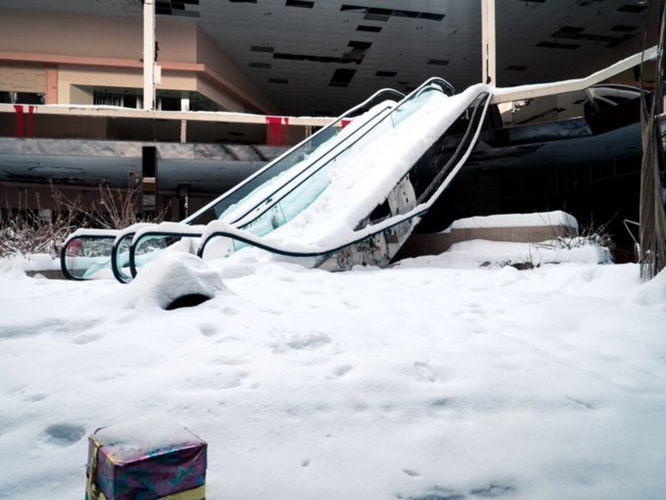 PHOTOS: Snow fills abandoned Ohio mall in eerie photos