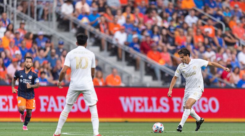 Atlanta United midfielder Santiago Sosa (5) looks to pass the ball during the match against FC Cincinnati Wednesday, July 21, 2021, at TQL Stadium in Cincinnati. (Jacob Gonzalez/Atlanta United)