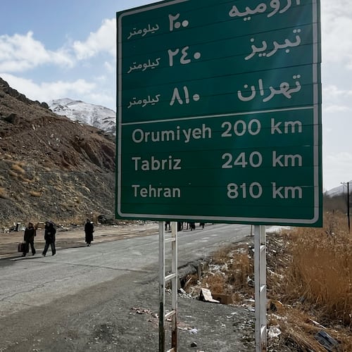 Travelers approach on foot the border crossing with Turkey at the Razi crossing in Razi, Iran, Saturday, April 4, 2026. (AP Photo/Francisco Seco)