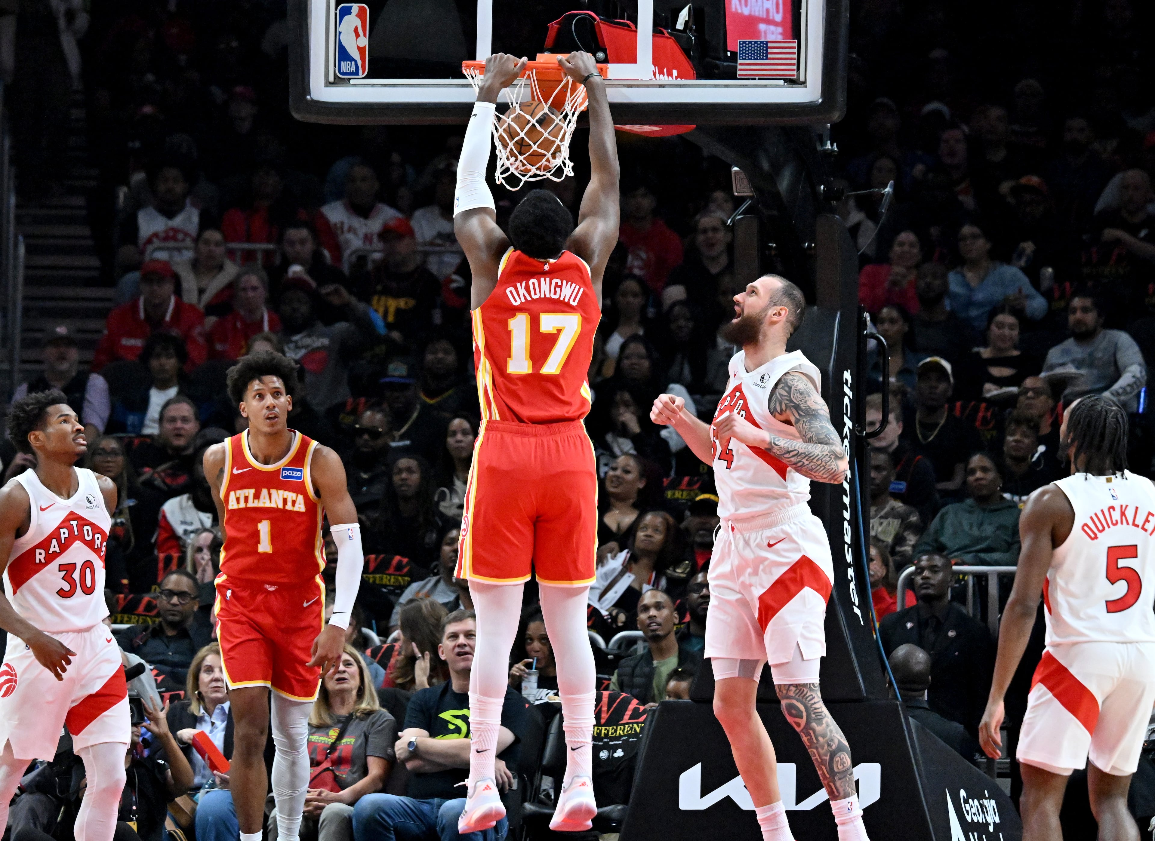 Atlanta Hawks forward/center Onyeka Okongwu (17) dunks the ball during the first half in the home opener at State Farm Arena, Thursday, October 22, 2025, in Atlanta. (Hyosub Shin / AJC)