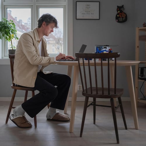A computer crash can feel like a crisis in the moment. Taking a step back can help put everyday frustrations in perspective. (Andrea Gjestvang/The New York Times)