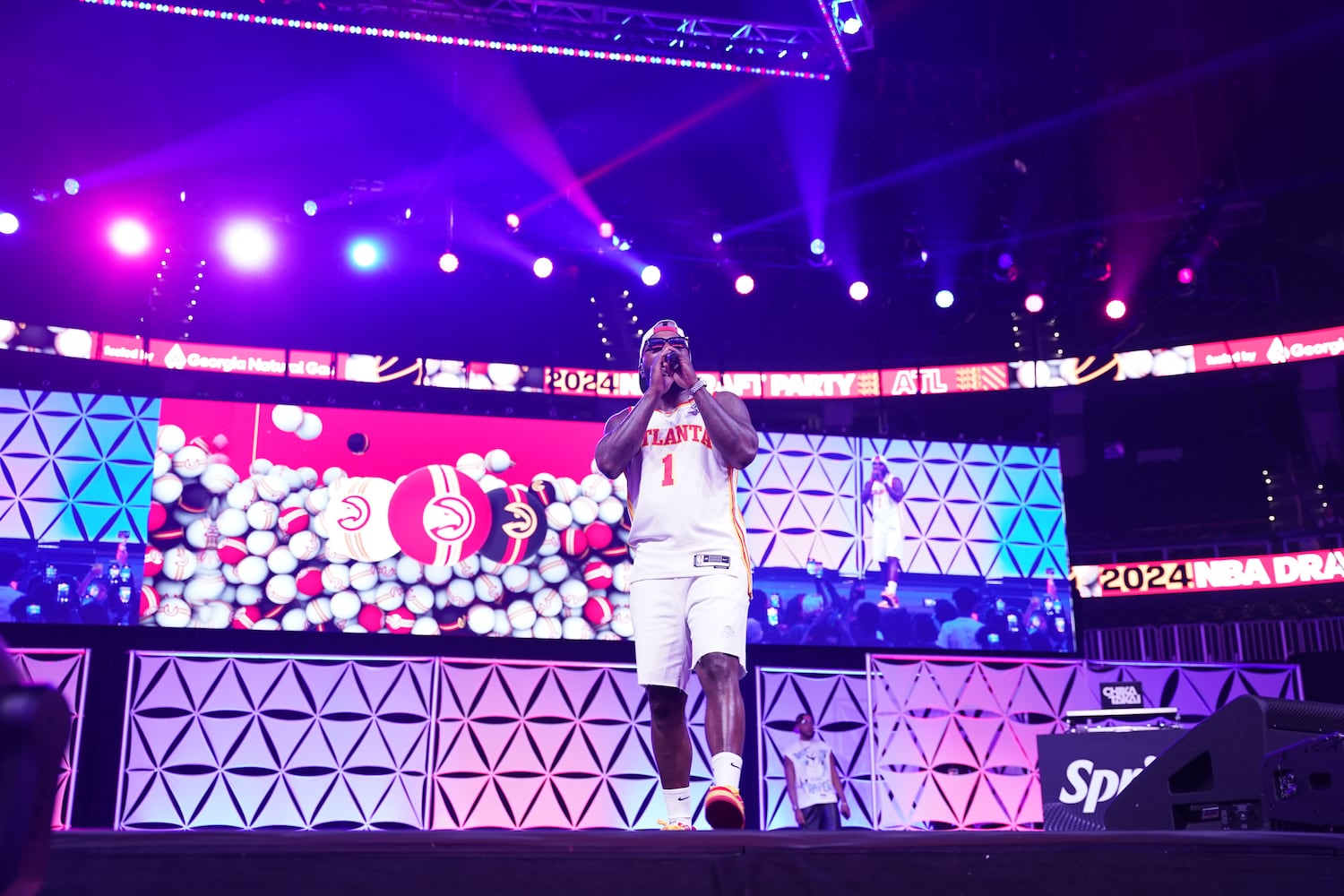 Young Jeezy performs during the Hawks Draft Viewing Party