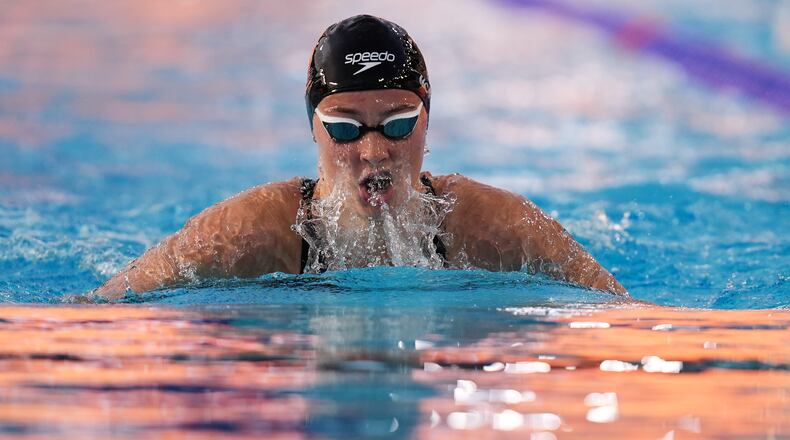 Summer McIntosh, of Canada, competes in the women's 400 meters individual medley at the Pan Pacific Swimming Championships Thursday, Aug. 13, 2026 in Irvine, Calif. (AP Photo/Gregory Bull)