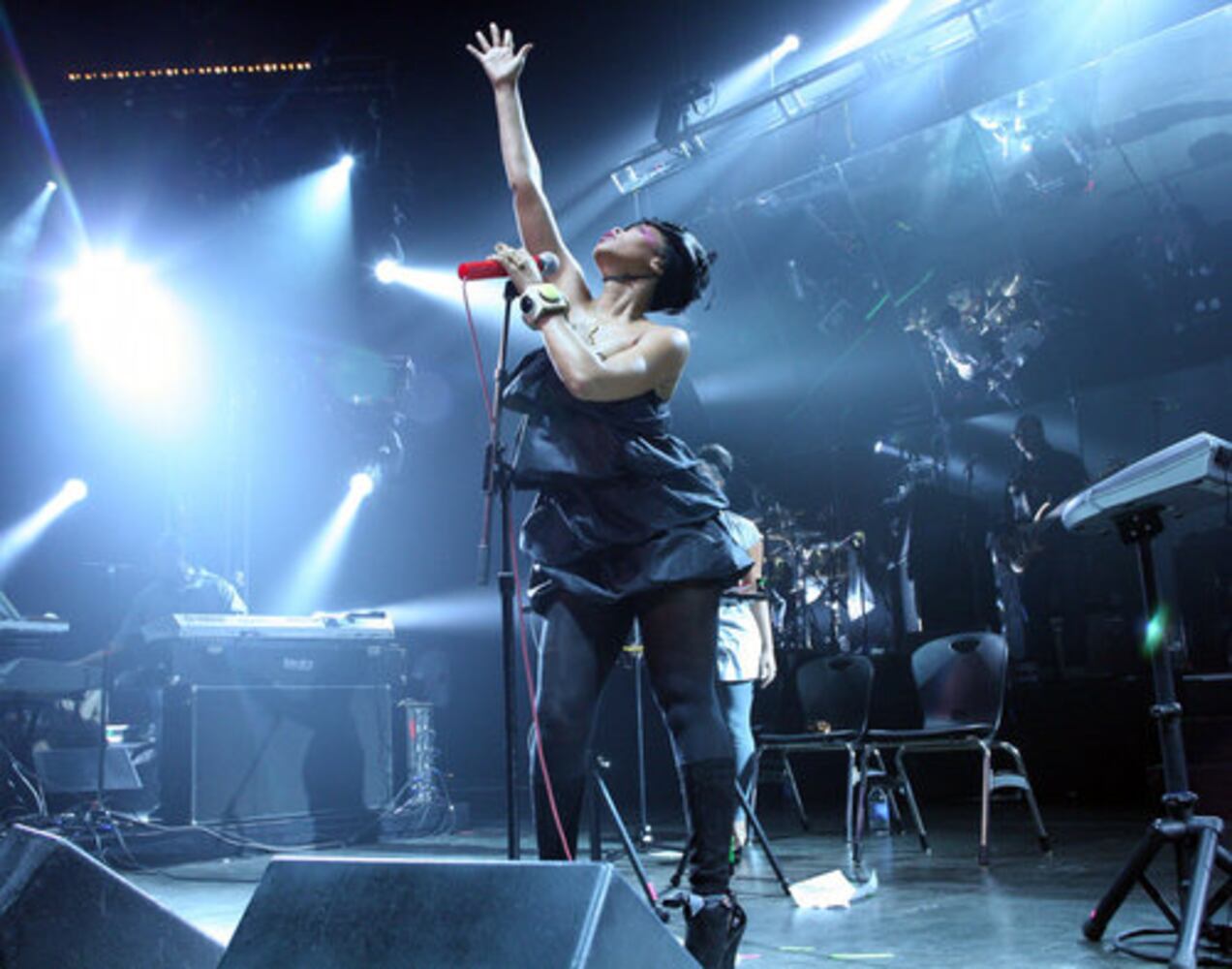 Erykah Badu and The Roots wow the Fox