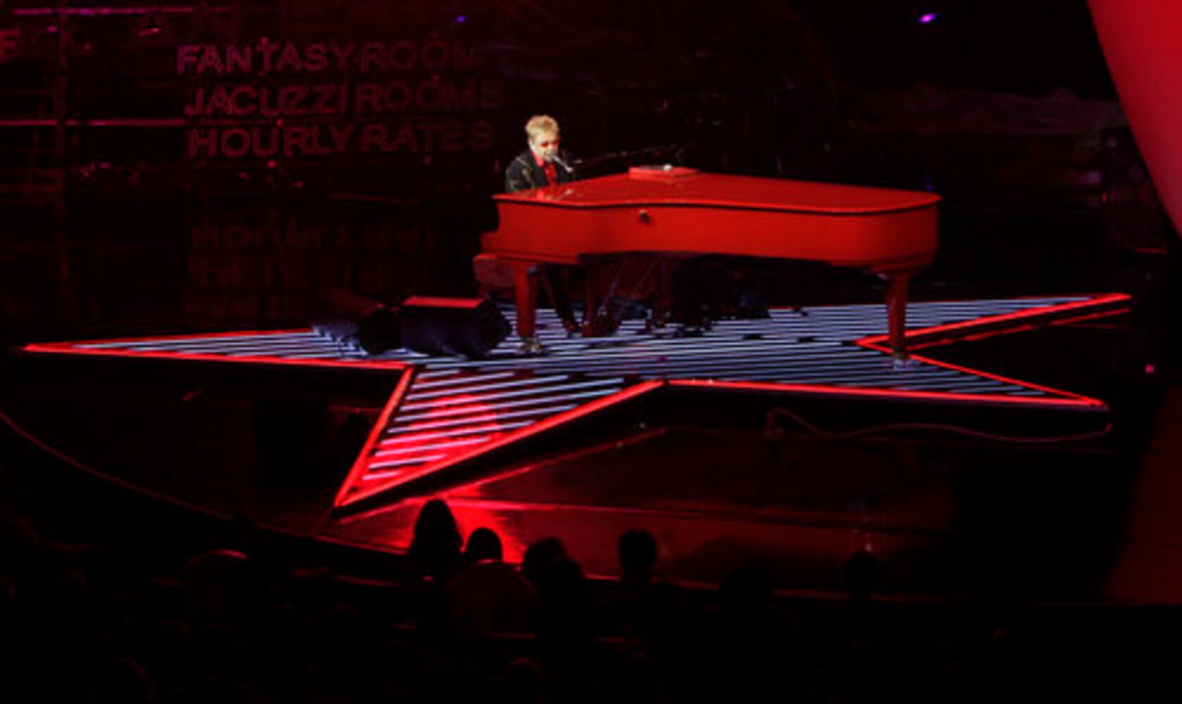 Elton John says goodbye to Vegas
