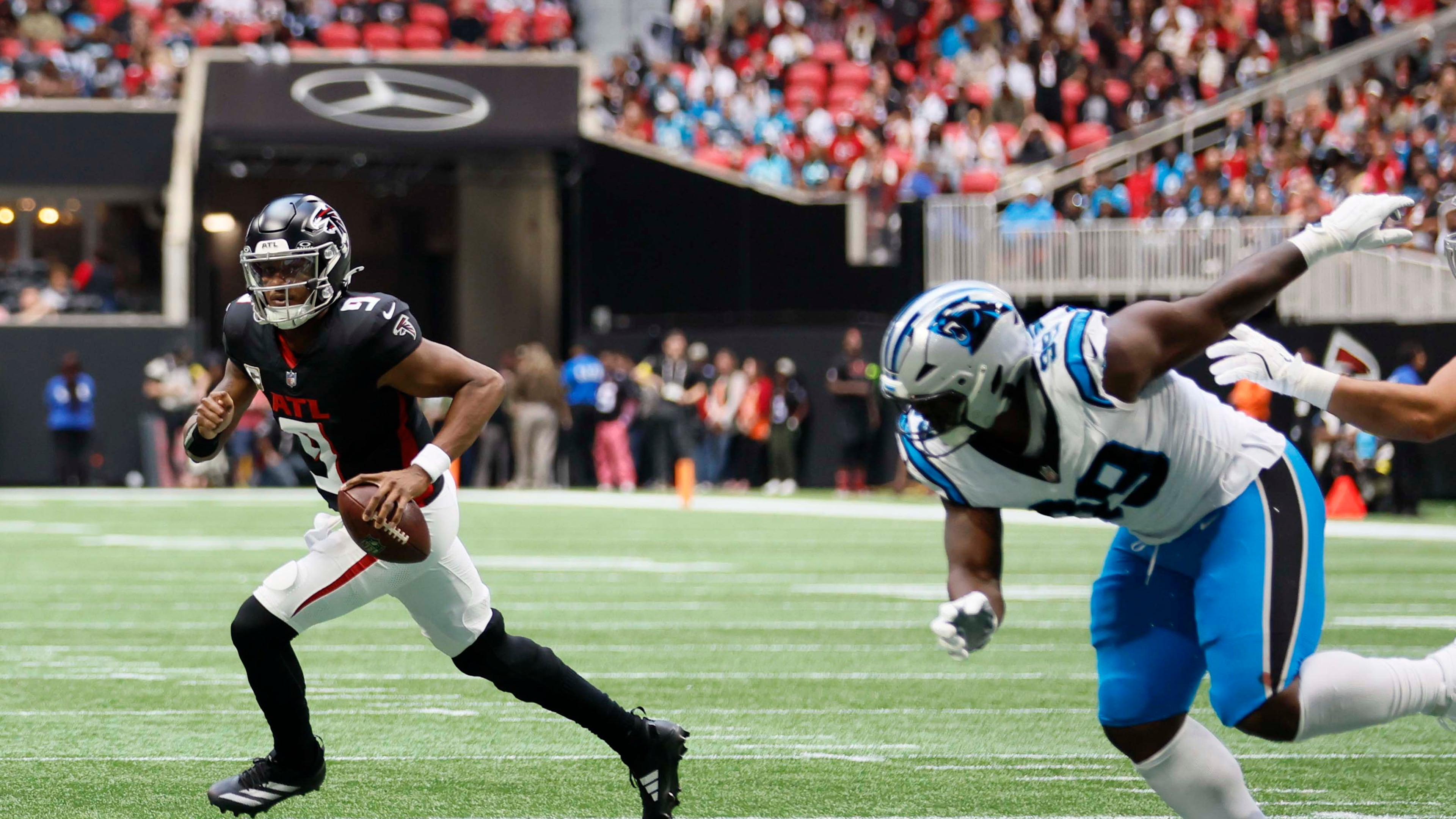 Atlanta Falcons quarterback Michael Penix Jr. went out with a knee injury late in the third quarter with the team still ahead. The Falcons lost to the Panthers in overtime, 30-27. (Miguel Martinez/AJC)