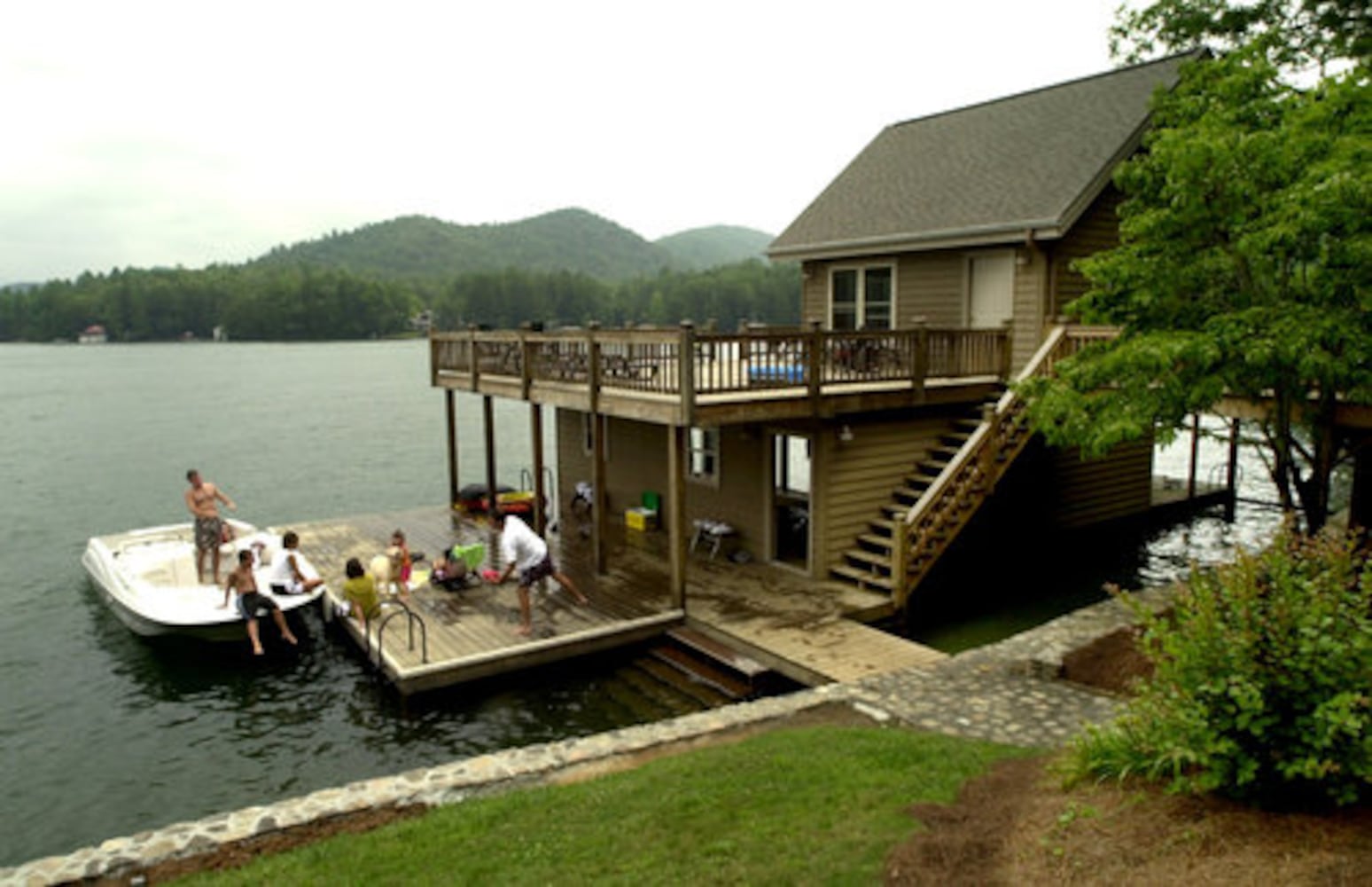 Popular Georgia lakes