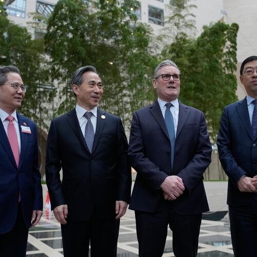 From left, Zheng Zeguang, Chinese ambassador to to Britain, Ren Hongbin, Chairman of the China Council for the Promotion of International Trade (CCPIT), Britain's Prime Minister Keir Starmer and Ge Haijiao, Chairman and Executive Director of the Bank of China Limited (BOC) pose for photos in Beijing, China, Friday, Jan. 30, 2026. (AP Photo/Kin Cheung, Pool)