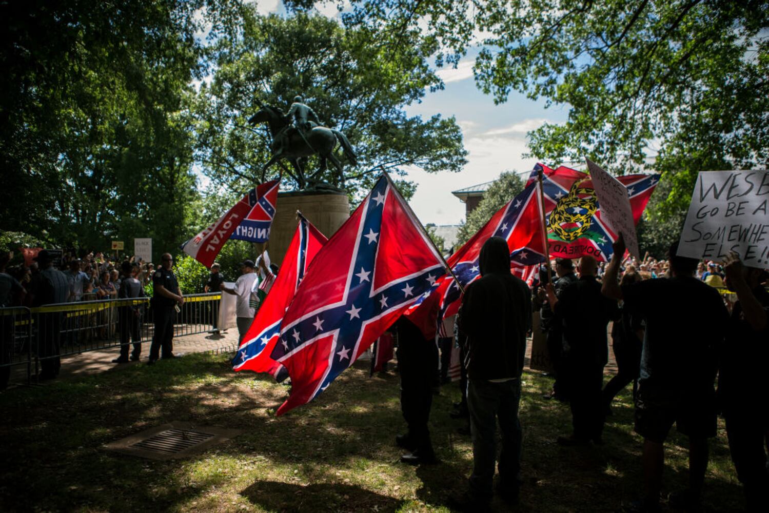 protesters clash with kkk at rally in charlottesville