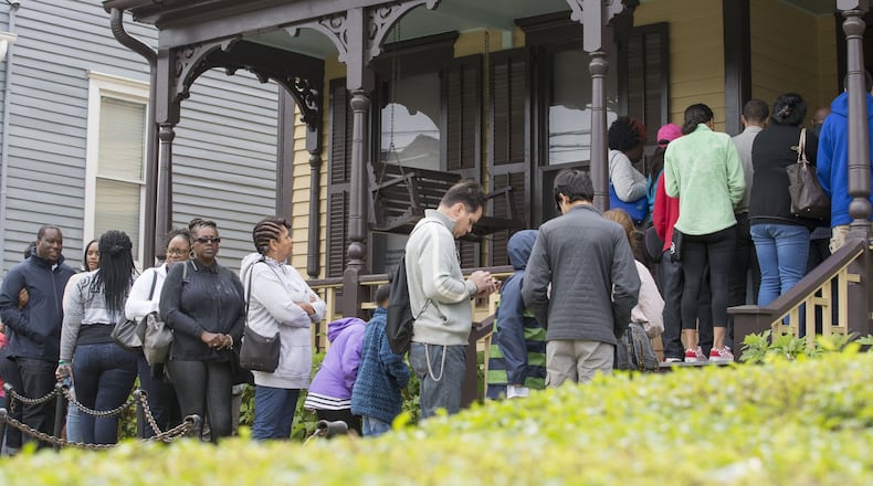 People stand in line outside of Martin Luther King Jr.’s birth home on Auburn Avenue Wednesday. Annually, thousands of tourist visit the home to see where the civil rights leader was born. ALYSSA POINTER/ALYSSA.POINTER@AJC.COM