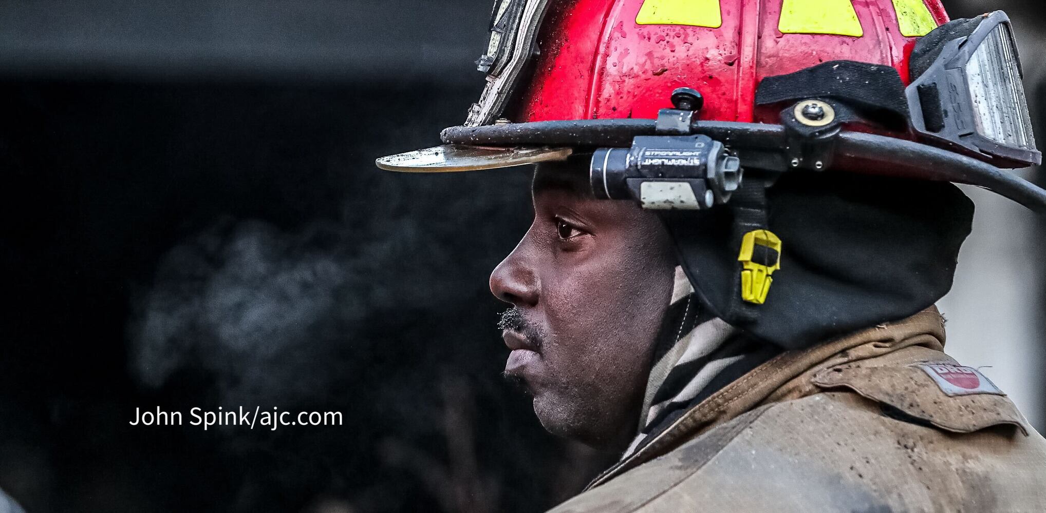 Firefighters battle southwest Atlanta blaze