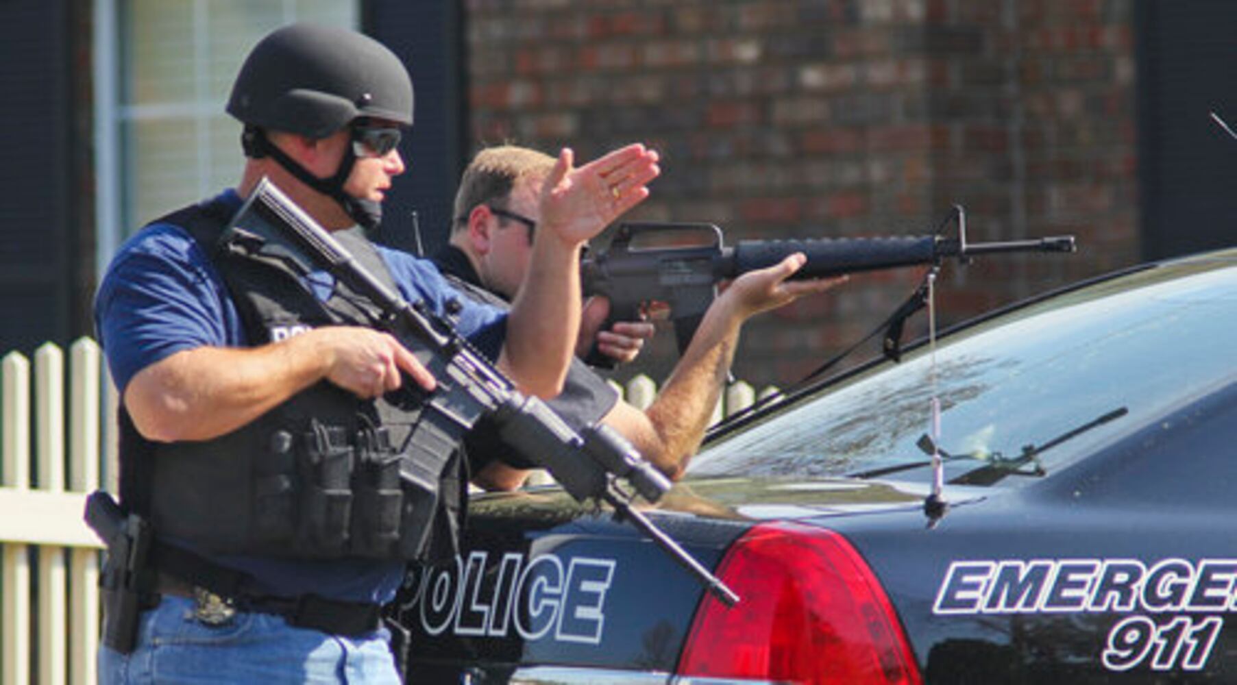 SWAT standoff shuts down road in Sandy Springs