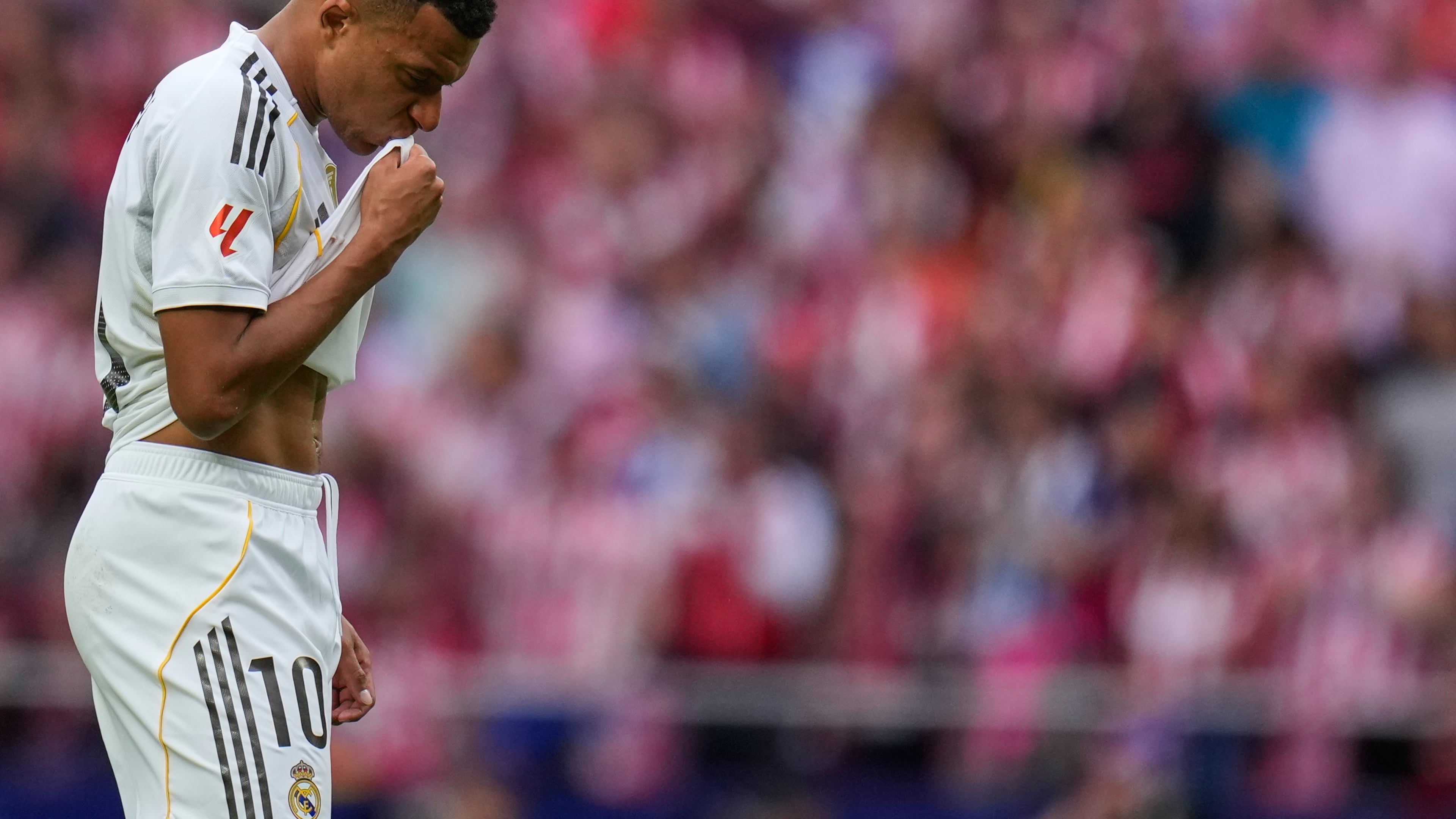 Real Madrid's Kylian Mbappe looks down during the Spanish La Liga soccer match between Atletico Madrid and Real Madrid at Metropolitano stadium, in Madrid, Spain, Saturday, Sept. 27, 2025. (AP Photo/Manu Fernandez)