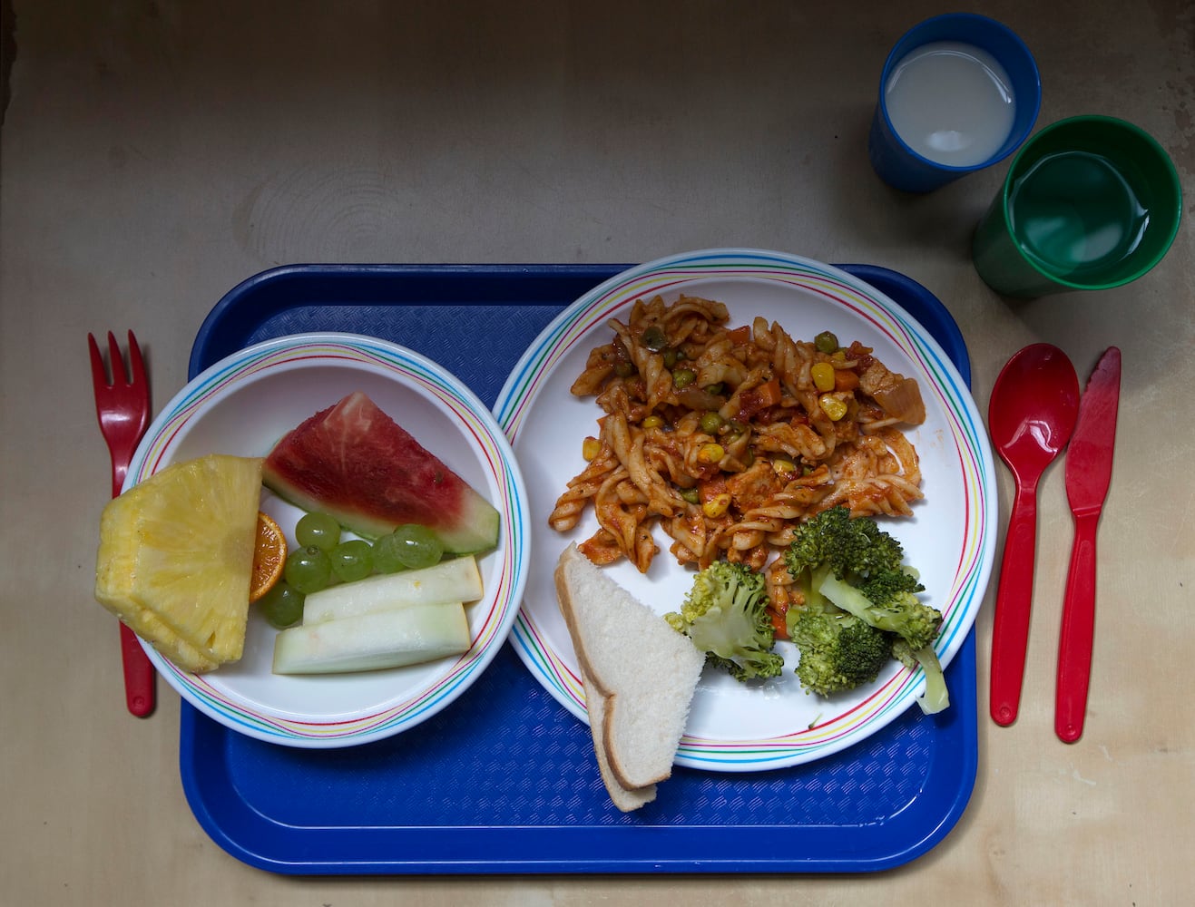 Lunchtime at schools in different countries