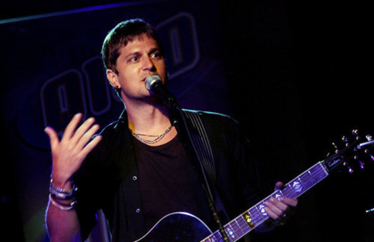 Rob Thomas plays Hard Rock Cafe