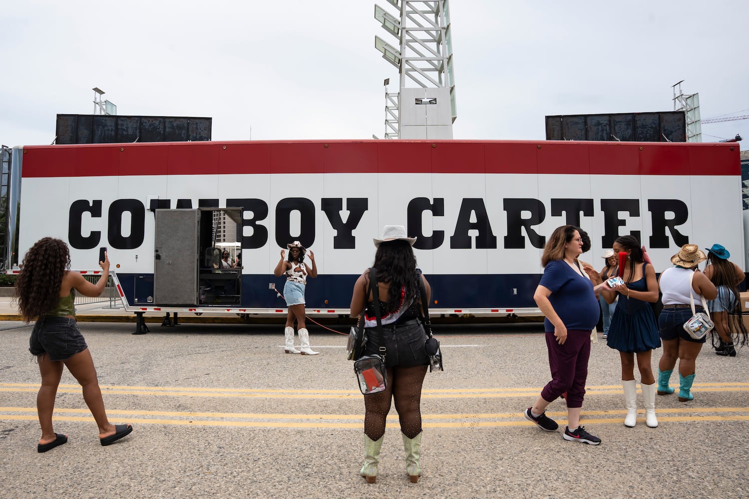 PHOTOS: Beyonce fans saddle up for 4-day Atlanta Cowboy Carter Tour stop