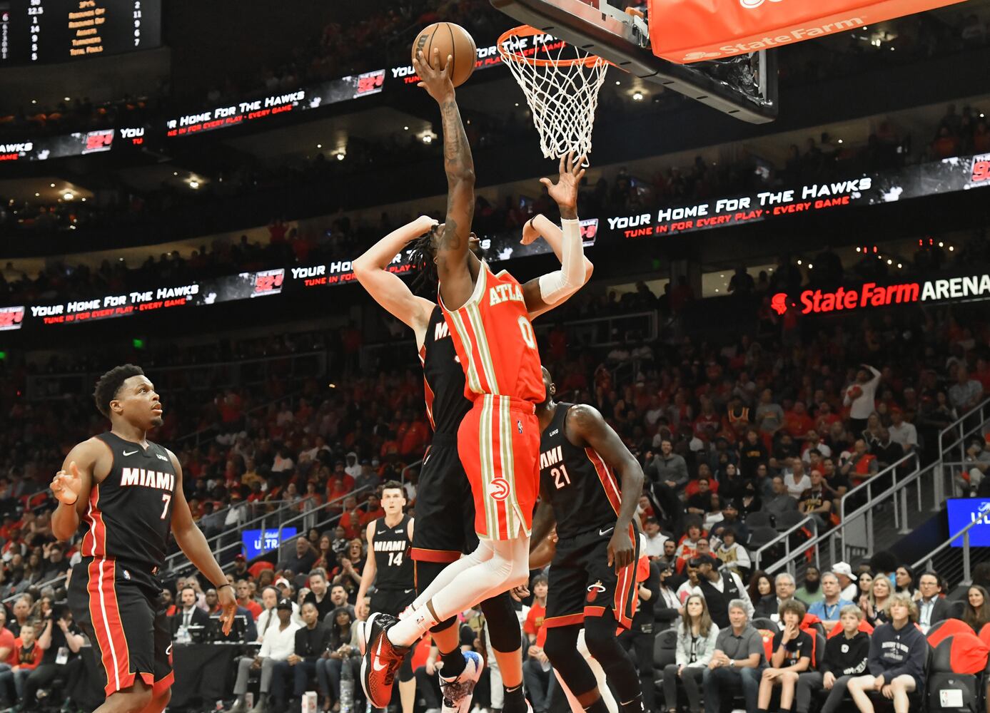 Hawks-Heat playoff photo