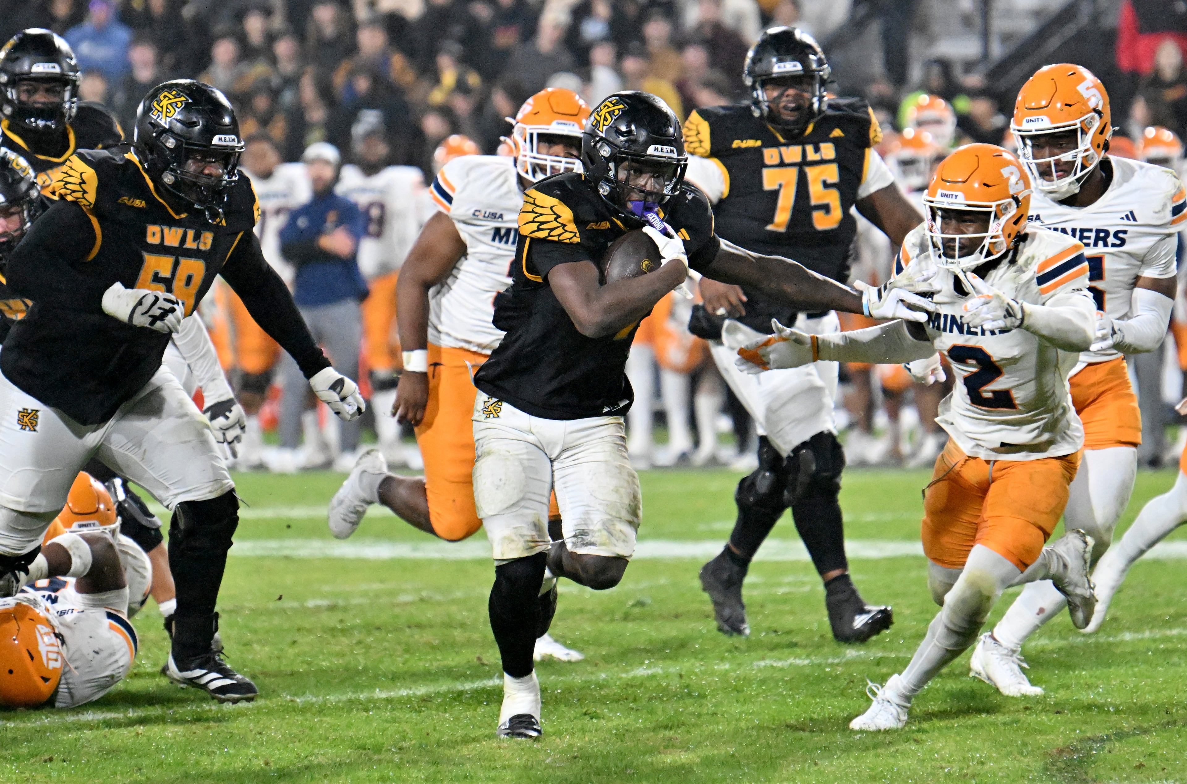 Kennesaw State running back Chase Belcher (4) runs the ball during the second half in an NCAA college football game at Fifth Third Stadium, Tuesday, October 28, 2025 in Kennesaw. Kennesaw State won 33-20 over University of Texas at El Paso. (Hyosub Shin / AJC)