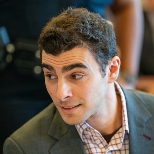 Luigi Mangione, center, appears in court for an evidence hearing, Monday, Dec. 1, 2025, in New York. (Steven Hirsch/New York Post via AP, Pool)