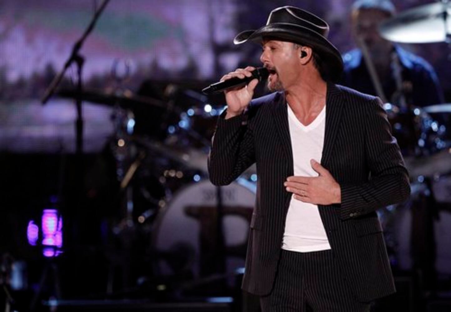 Stars take ride on Brooks & Dunn's 'Last Rodeo'