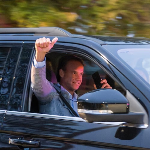New LSU football coach Lane Kiffin pumps his fist to the crowd while leaving the MMR hanger on Sunday, Nov. 30, 2025 in Baton Rouge, La. (Michael Johnson/The Advocate via AP)
