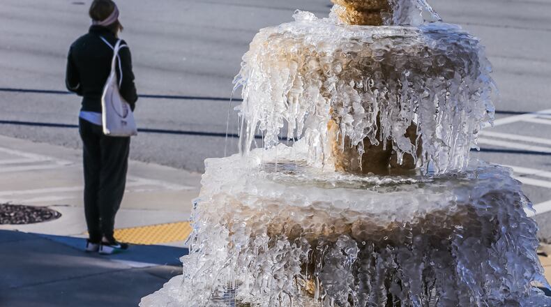 Temperatures were in the low 20s in metro Atlanta, but the wind chill made it feel like the low teens on Tues., Jan. 19, 2016. JOHN SPINK / JSPINK@AJC.COM