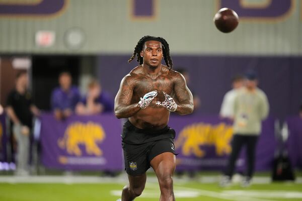 LSU linebacker Harold Perkins Jr. (7) goes through workouts with LSU offensive lineman Josh Thompson (56) during their NFL football pro day, Monday, March 23, 2026, in Baton Rouge, La. (AP Photo/Gerald Herbert)