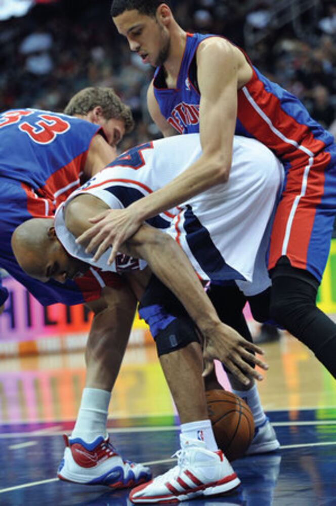 Hawks beat Pistons 116-84
