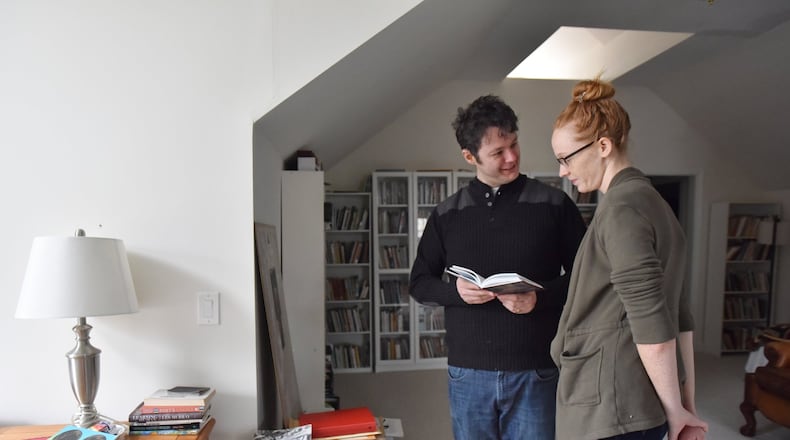 Kaminsky and his wife, Katie Farris, at their home in Atlanta in 2019. HYOSUB SHIN / HSHIN@AJC.COM