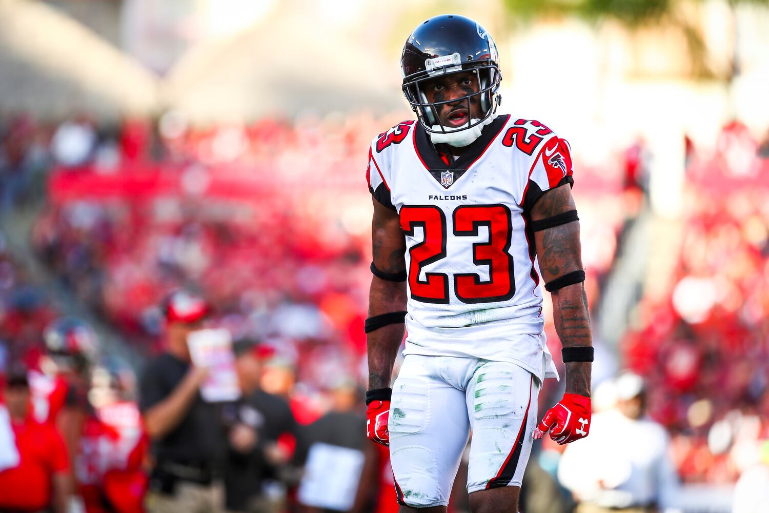 Photos: Falcons down Buccaneers to finish season with three straight wins