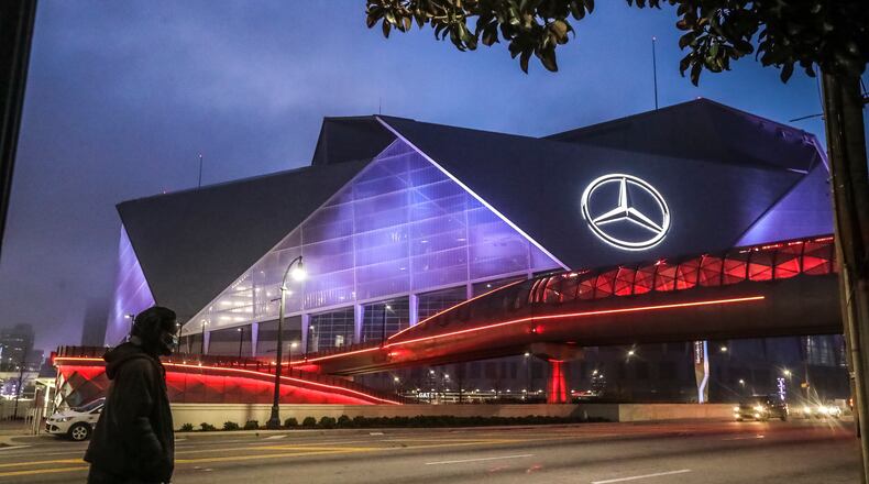 January 13, 2021 Atlanta: Mercedes-Benz Stadium was illuminated in the early morning fog as Atlantans had a cold morning start to the day on Wednesday, Jan. 13, 2021. (John Spink / John.Spink@ajc.com)
