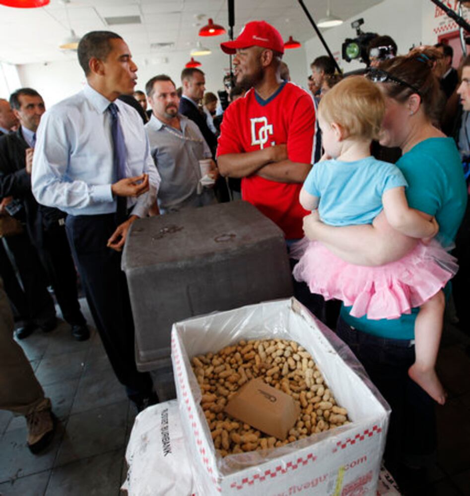 Obama gets a burger for lunch
