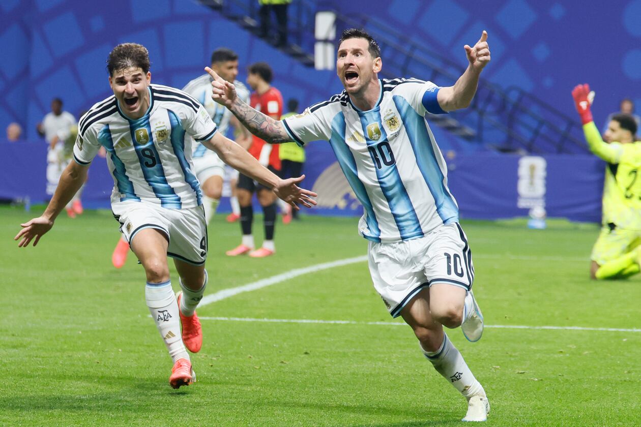 Argentina's Lionel Messi (center) and Julian Alvarez (left) celebrate Messi's game-tying goal while Egypt goalkeeper Mostafa Shobeir kneels on the pitch in the 83rd minute of the Argentina-Egypt FIFA World Cup match at Atlanta Stadium on Tuesday, July 7, 2026. (Miguel Martinez/AJC)