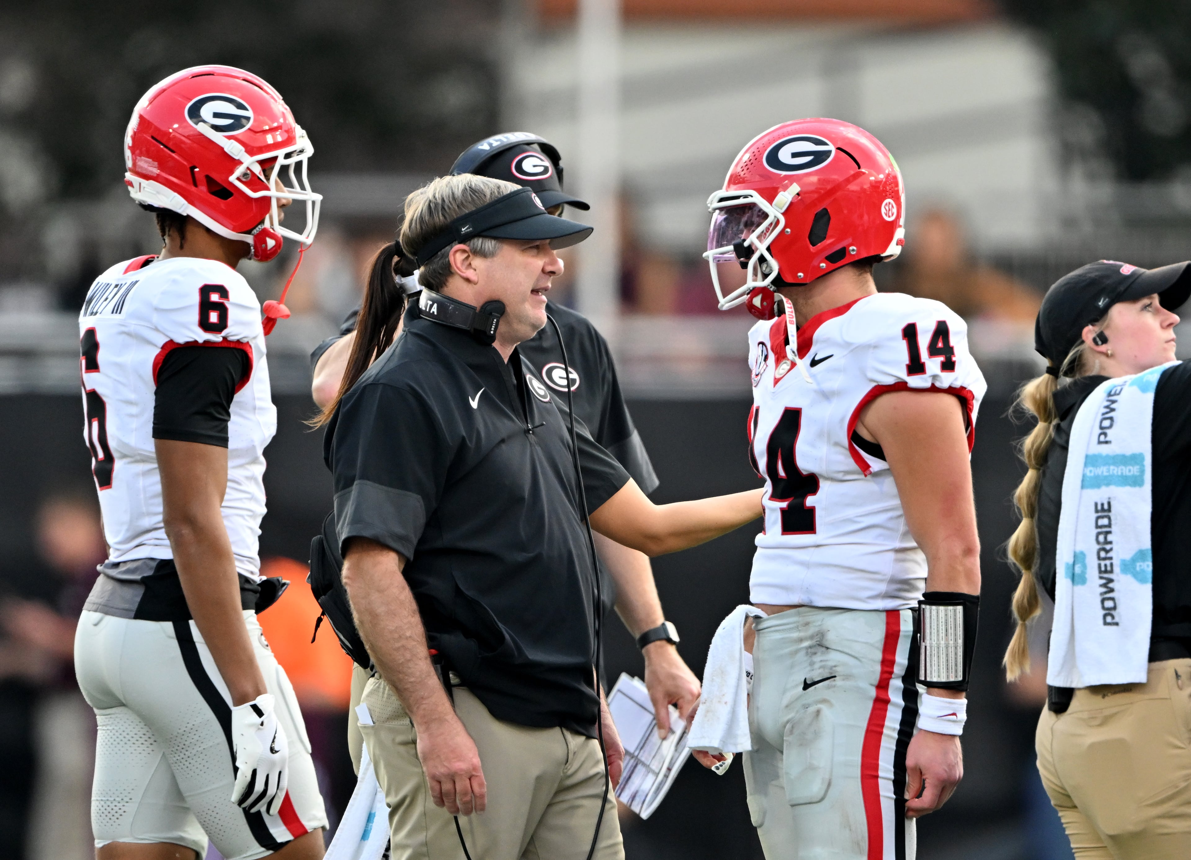 Georgia head coach Kirby Smart confers with Georgia quarterback Gunner Stockton (14) during the second half in an NCAA football game at Davis Wade Stadium, Saturday, November 8, 2025, in Starkville, Mississippi. Georgia won 41-21 over Mississippi State. (Hyosub Shin / AJC)