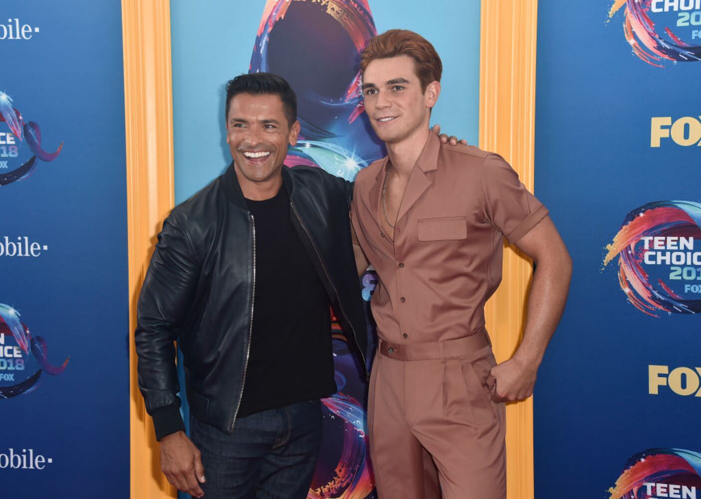 2018 teen choice awards red carpet