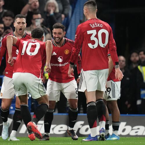 Manchester United's Matheus Cunha celebrates with teammates after scoring the opening goal during the English Premier League soccer match between Chelsea and Manchester United in London, Saturday, April 18, 2026. (AP Photo/Kirsty Wigglesworth)