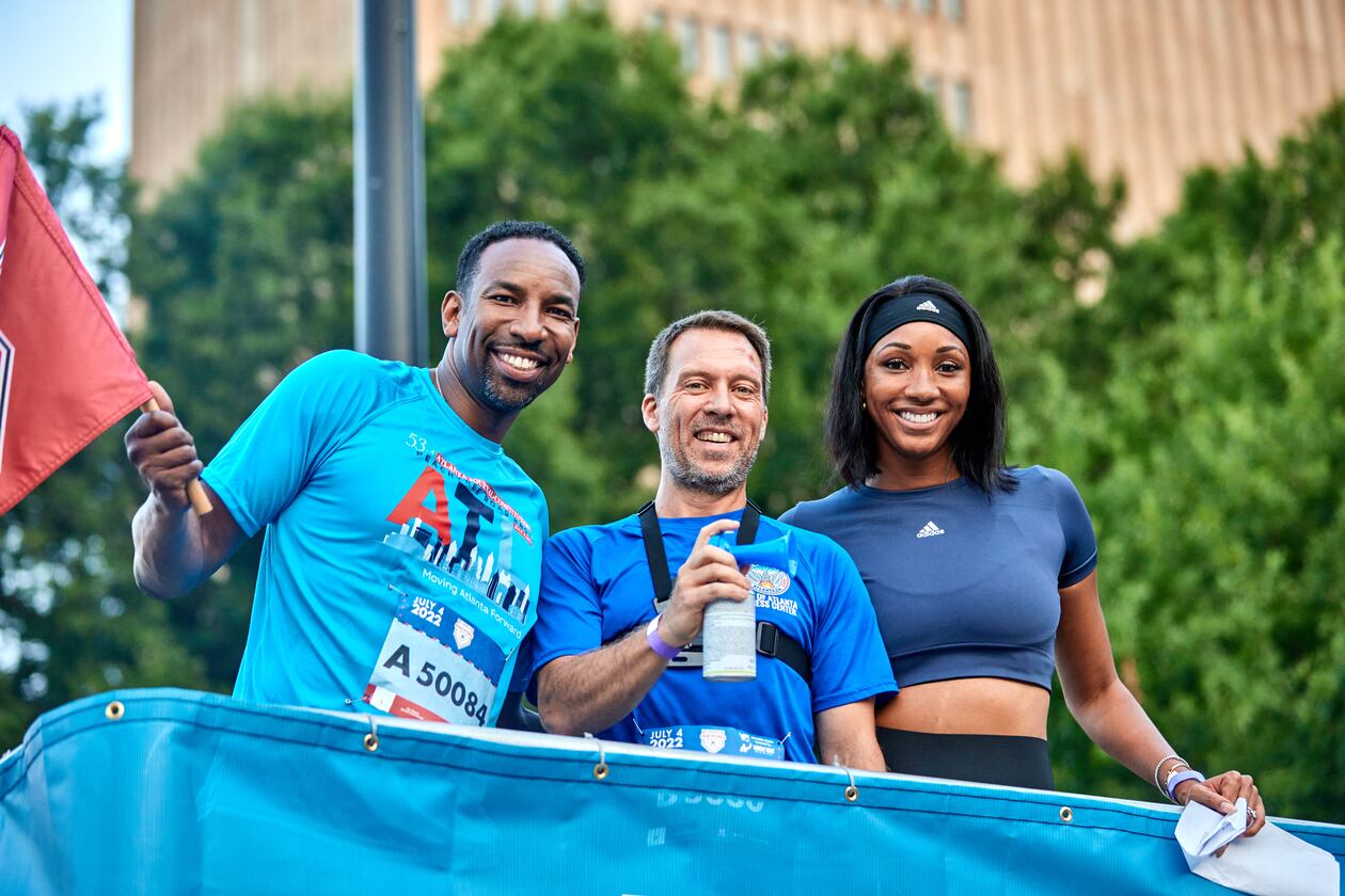 Maria Taylor (right) with Atlanta Mayor Andre Dickens (left) and Atlanta City Council President Doug Shipman. Photo by Paul McPherson