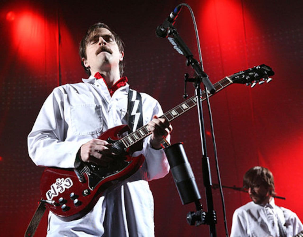Weezer, Angels & Airwaves at Gwinnett Arena
