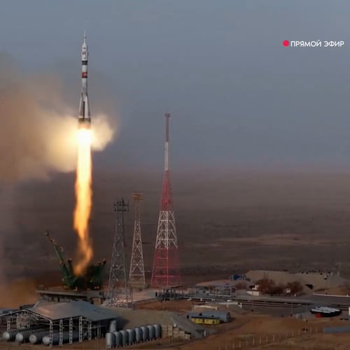 In this photo taken from video released by Roscosmos space corporation, the Soyuz-2.1 rocket booster with Soyuz MS-28 space ship carrying NASA astronaut Chris Williams and Roscosmos cosmonauts Sergey Kud-Sverchkov and Sergey Mikaev, a new crew to the International Space Station, ISS, blasts off in Russian leased Baikonur cosmodrome, Kazakhstan, Thursday, Nov. 27, 2025. (Roscosmos space corporation, via AP)