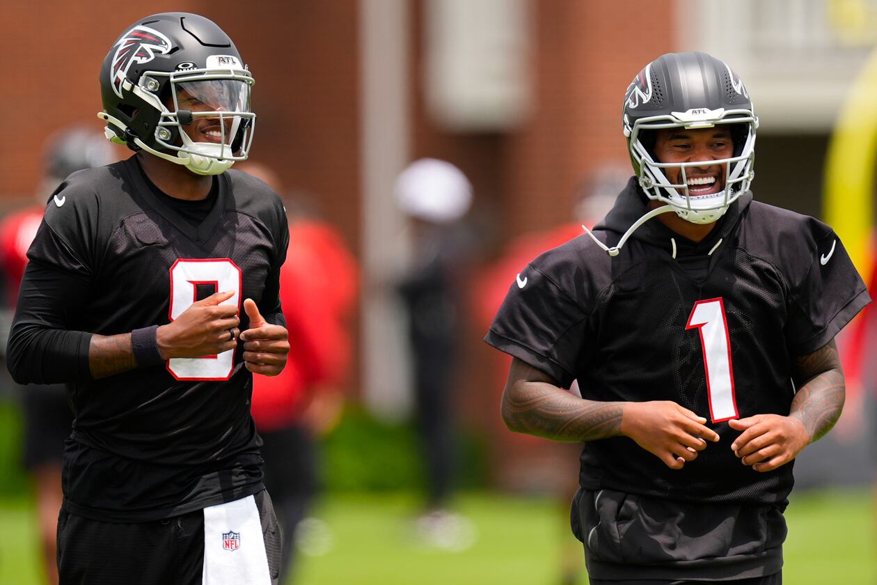 Atlanta Falcons quarterbacks Michael Penix Jr. (left) and Tua Tagovailoa practice in May. (Mike Stewart/AP)
