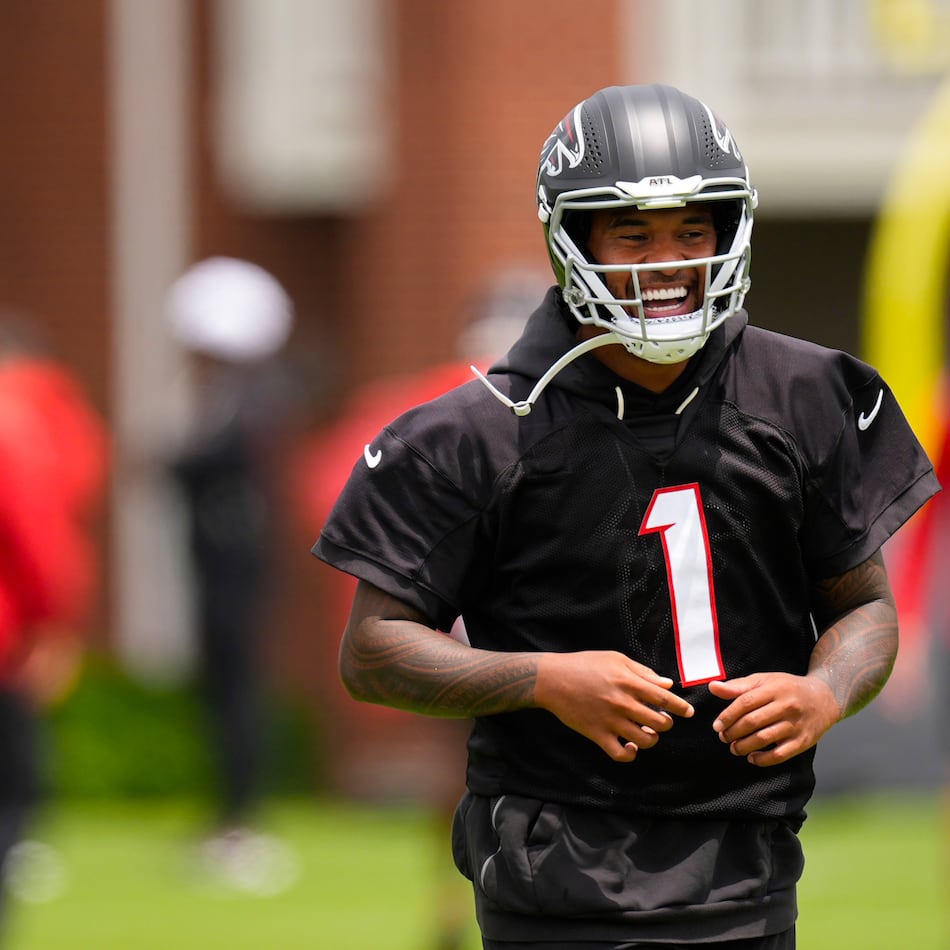 Atlanta Falcons quarterbacks Michael Penix Jr. (left) and Tua Tagovailoa practice in May. (Mike Stewart/AP)