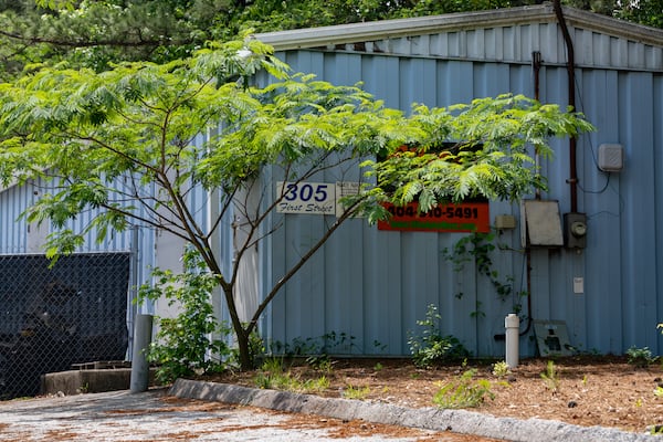 This building was the site of an April 27, 2025, double fatal shooting in Forest Park.  (Ben Hendren for the AJC)