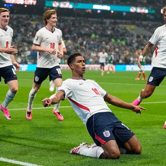 England's Jude Bellingham (10) celebrates with teammates after scoring his second goal during the World Cup round of 16 soccer match between Mexico and England in Mexico City, Sunday, July 5, 2026. (AP Photo/Natacha Pisarenko)