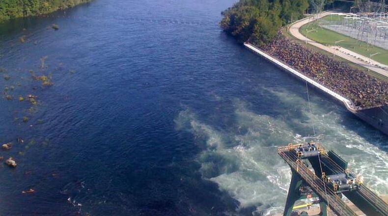 Local divers located the wreckage but could not enter the plane and recover the body, Hart County officials said.